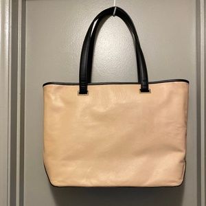 Lo and Sons 13 in Seville Tote with 3 shells. NWT